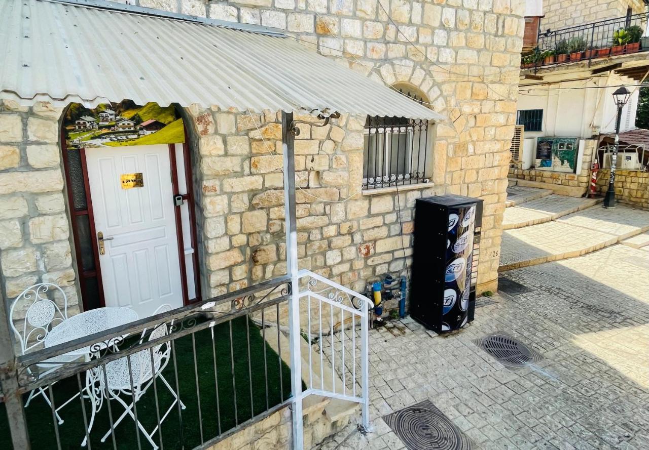 Zimmer In Old City Rosh Pinna Esterno foto