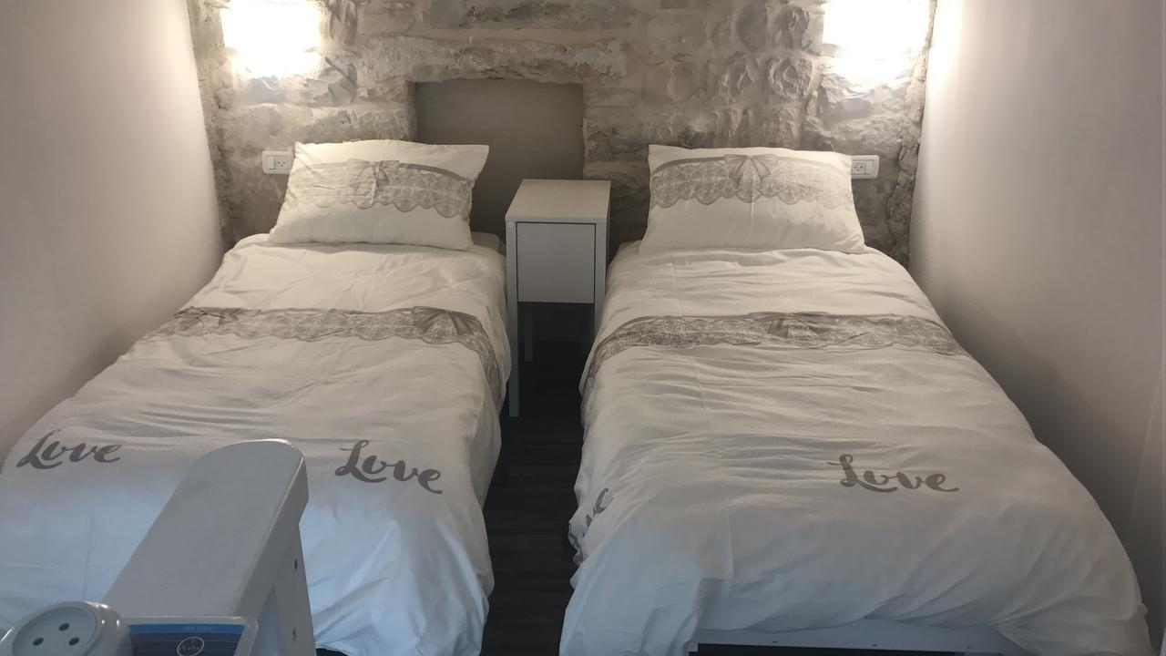 Zimmer In Old City Rosh Pinna Esterno foto